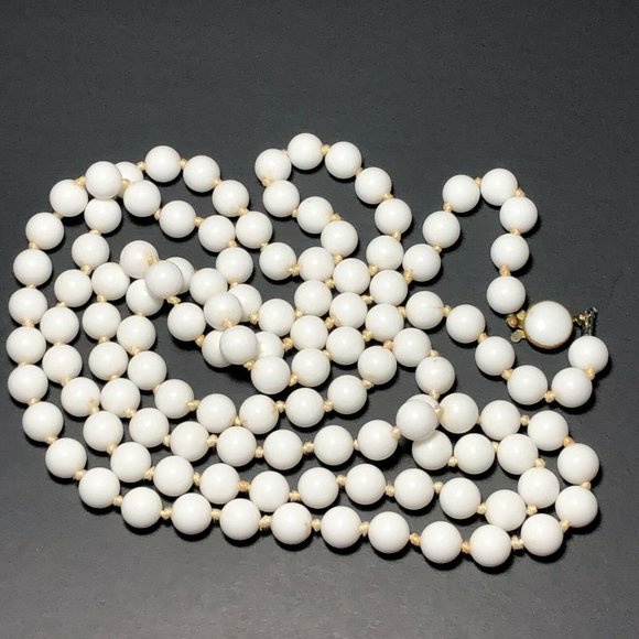 Vintage West Germany Beaded Necklace White Long - Picture 8 of 8